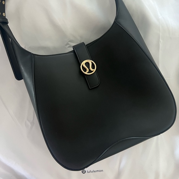LuLuLemon Elegant Black Shoulder Bag